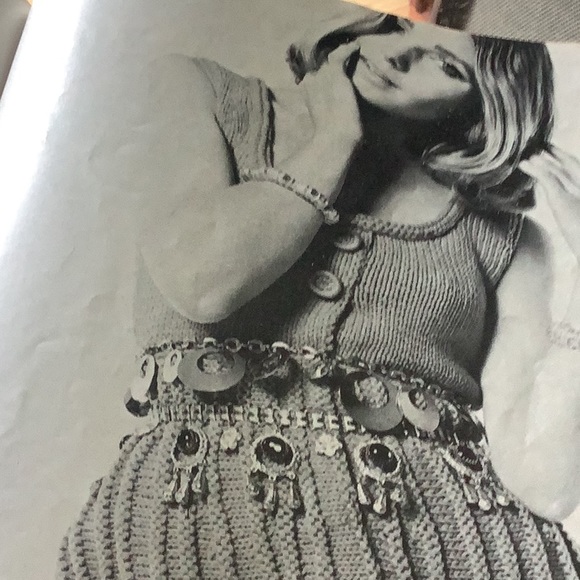 1969 knitting vogue magazine in excellent condition - Picture 6 of 7